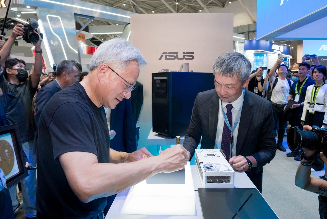 NVIDIA CEO Jensen Huang signs the ASUS Ascent GX10, ROG Astral GeForce RTX 5090 White Edition, and ASUS ExpertCenter Pro ET900N G3.